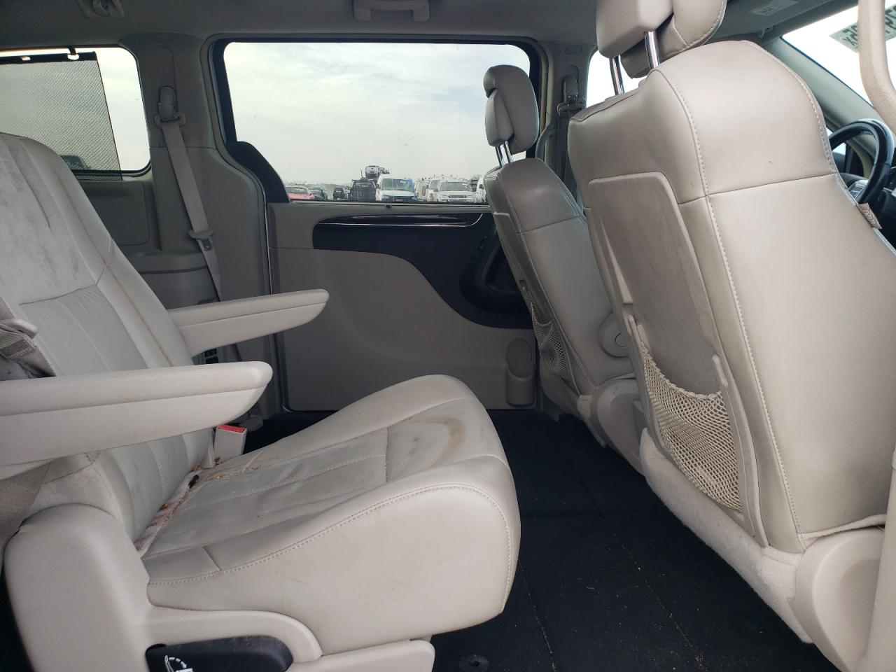 2014 Chrysler Town & Country Limited VIN: 2C4RC1GG6ER408572 Lot: 92791495