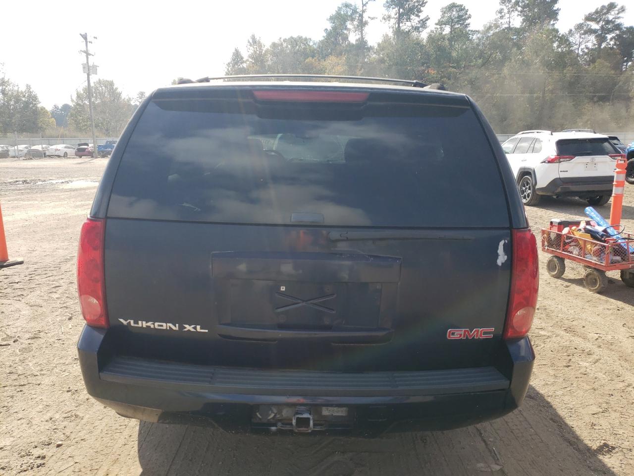 2007 GMC Yukon Xl C1500 VIN: 1GKFC16J77J194770 Lot: 93774675