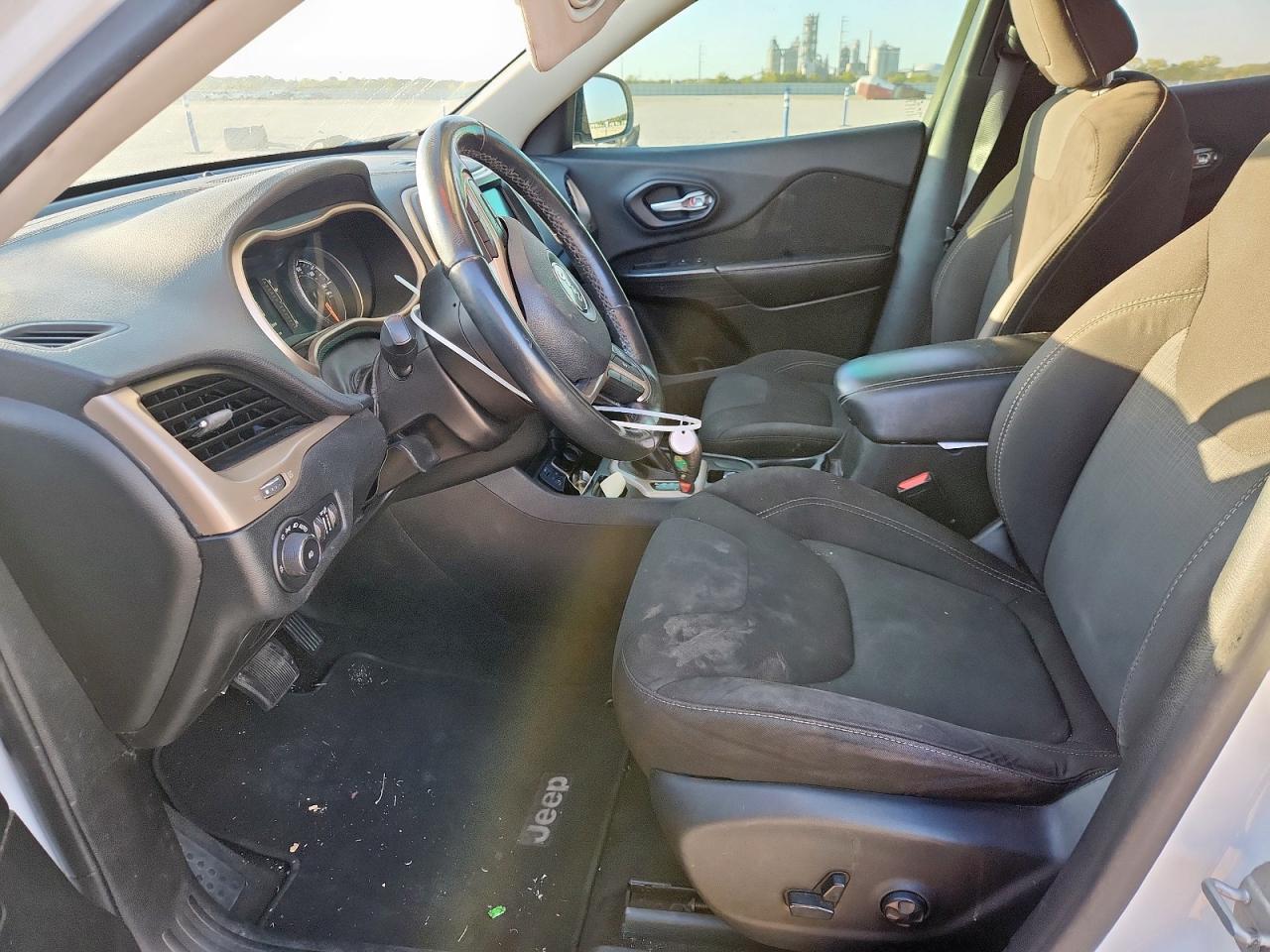 2016 Jeep Cherokee Latitude VIN: 1C4PJLCS5GW135430 Lot: 92416125