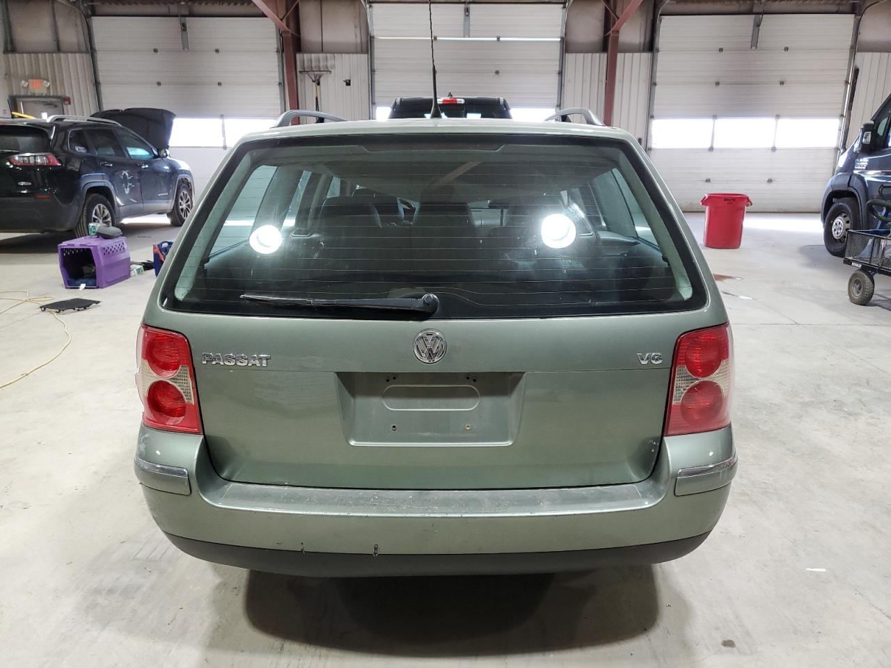 2002 Volkswagen Passat Glx VIN: WVWWH63BX2E370090 Lot: 92849745