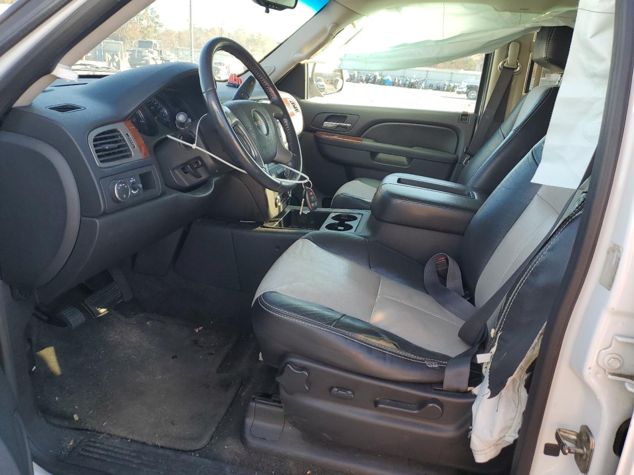 2011 GMC Yukon Xl C1500 Sle VIN: 1GKS1HE01BR393765 Lot: 92107855