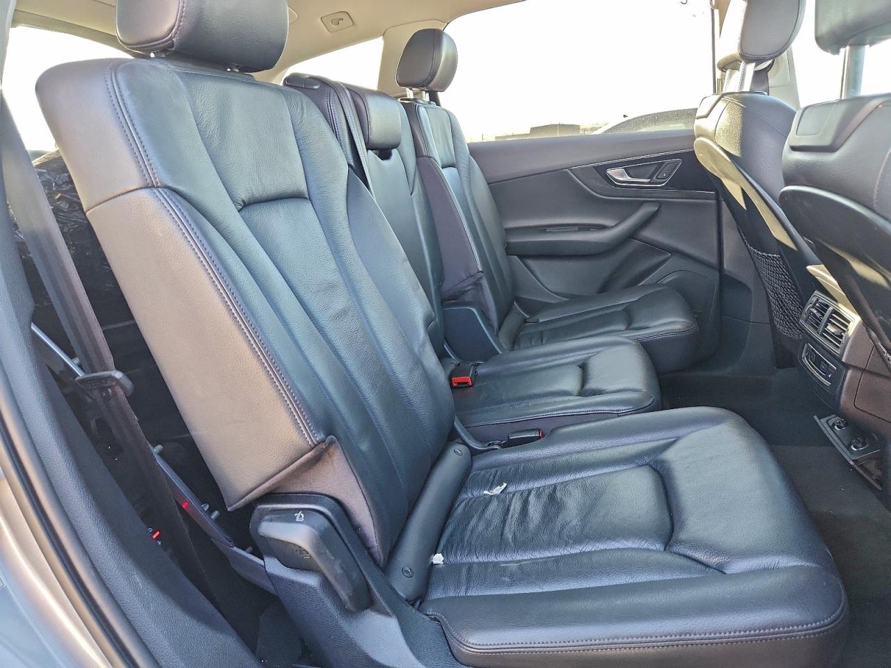 2017 Audi Q7 Premium Plus VIN: WA1LAAF7XHD001661 Lot: 93980335