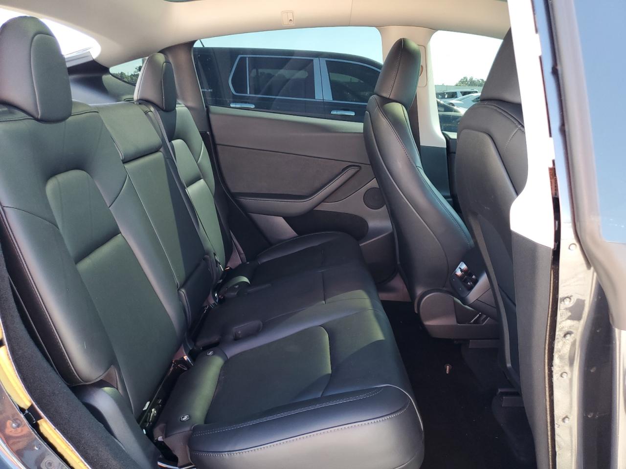 2024 Tesla Model Y VIN: 7SAYGDED3RF113587 Lot: 89726975