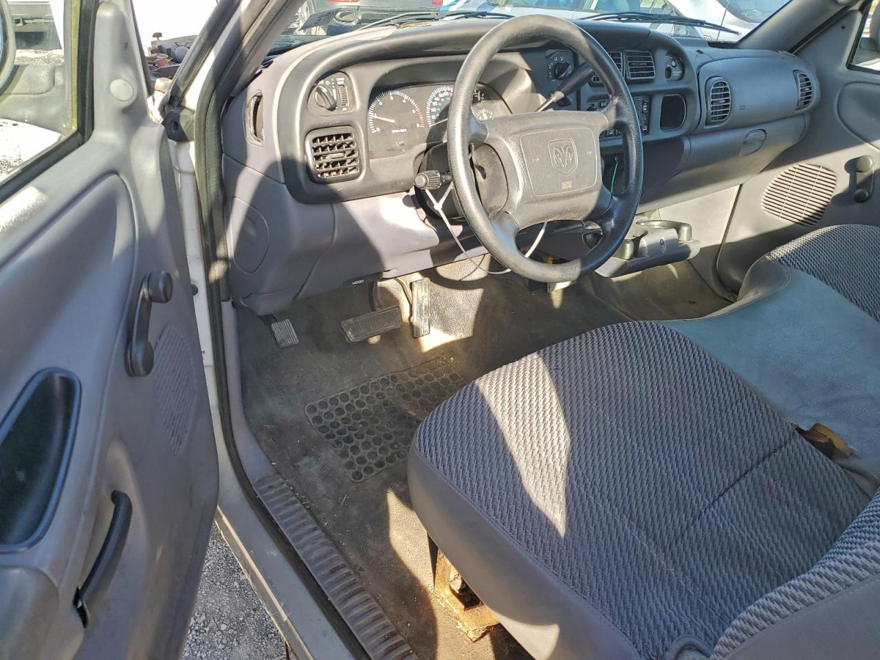 2001 Dodge Ram 1500 VIN: 1B7HC16X61S208815 Lot: 93602225