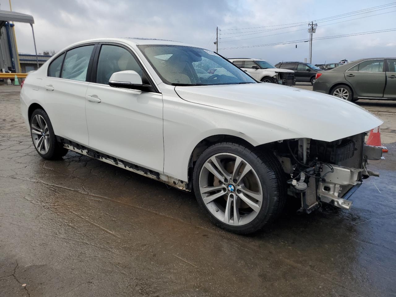 Фото: WBA8B7G53HNU37140