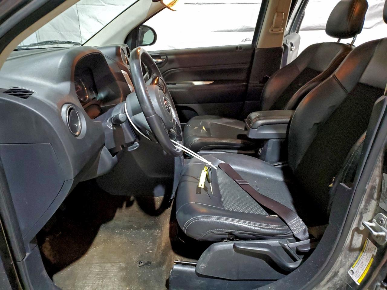 2015 Jeep Compass Latitude VIN: 1C4NJDEB3FD270653 Lot: 92580665