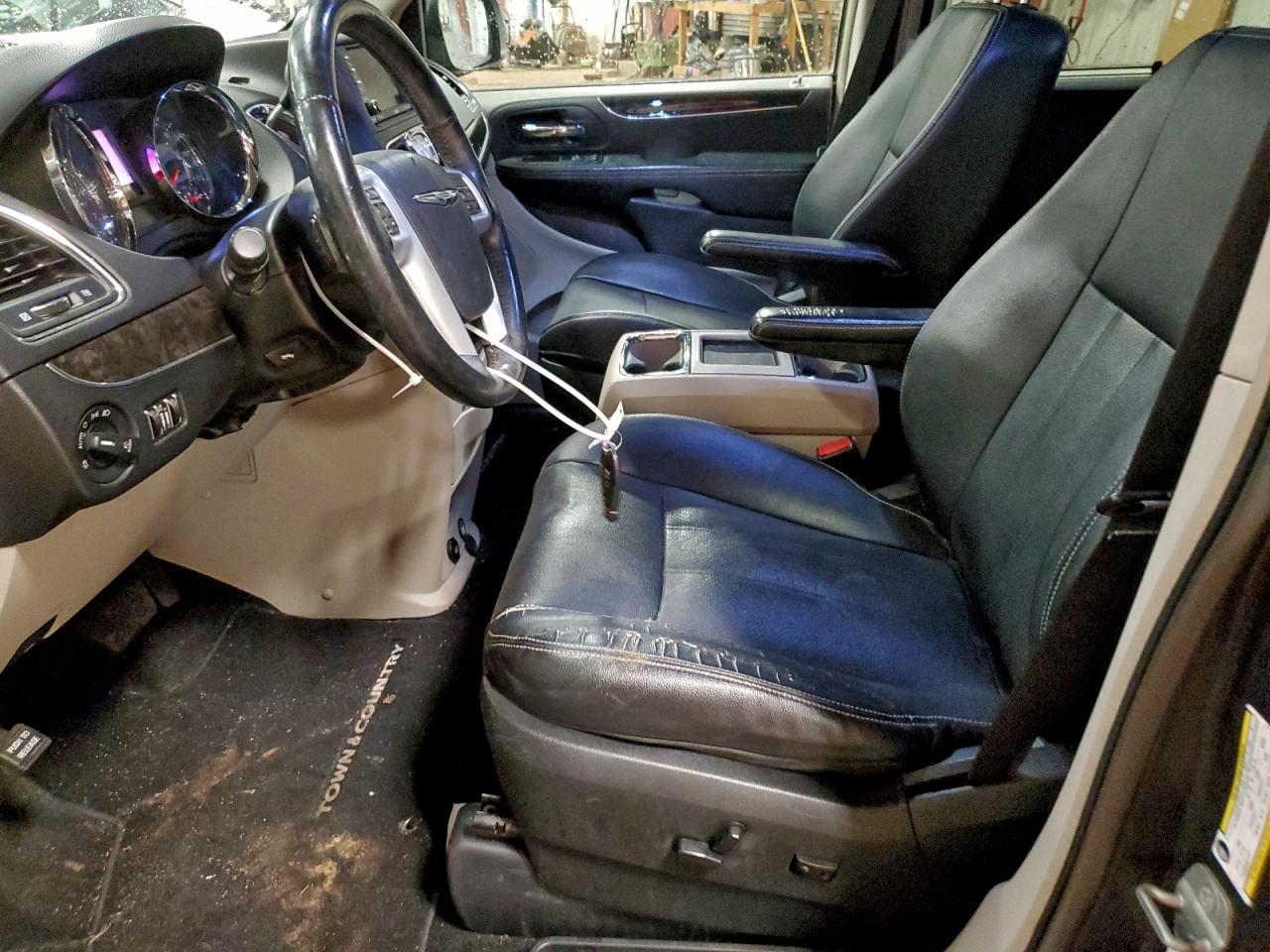 2014 Chrysler Town & Country Touring L VIN: 2C4RC1CG7ER234369 Lot: 93777265