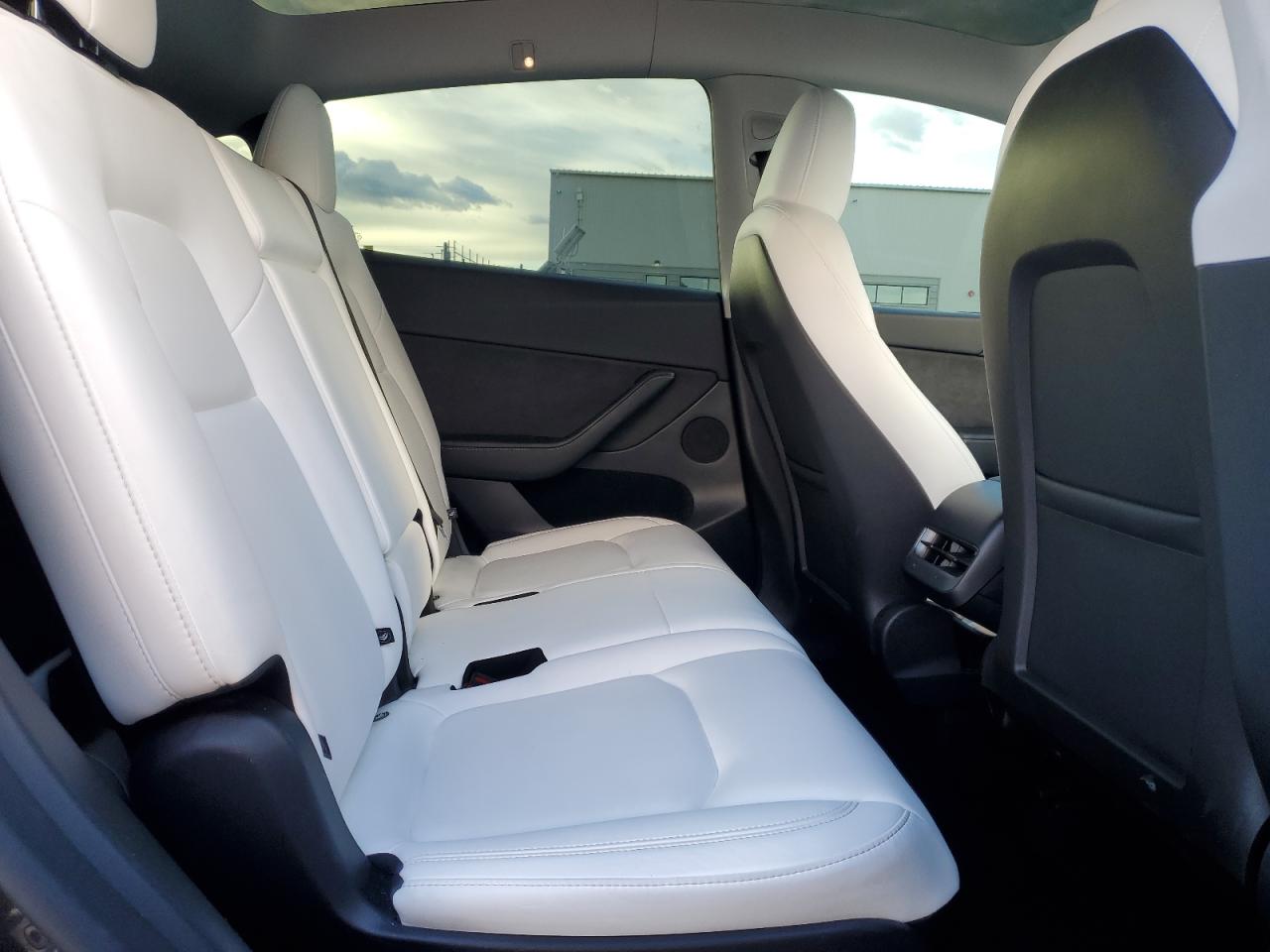 2025 Tesla Model Y VIN: 7SAYGAEE4SF228583 Lot: 93266985