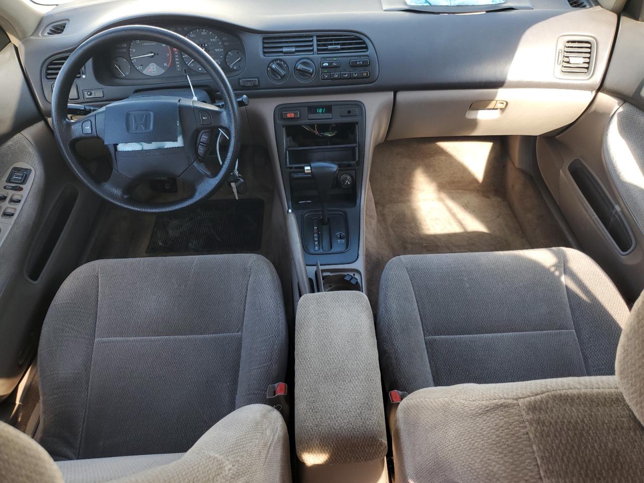 1996 Honda Accord Lx VIN: 1HGCD5633TA214819 Lot: 92358995