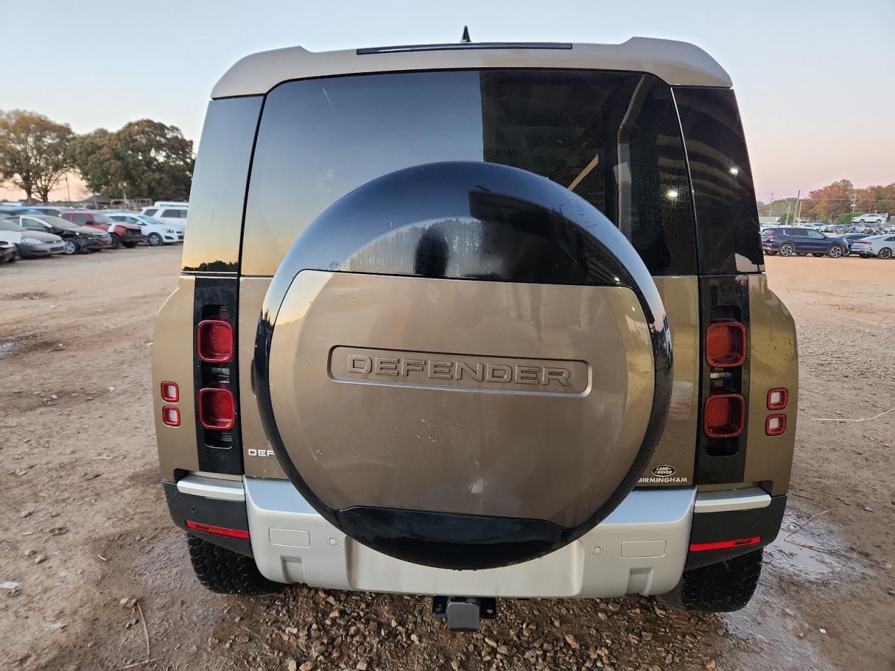 2024 Land Rover Defender 110 S VIN: SALEJ7EU7R2279044 Lot: 92500405