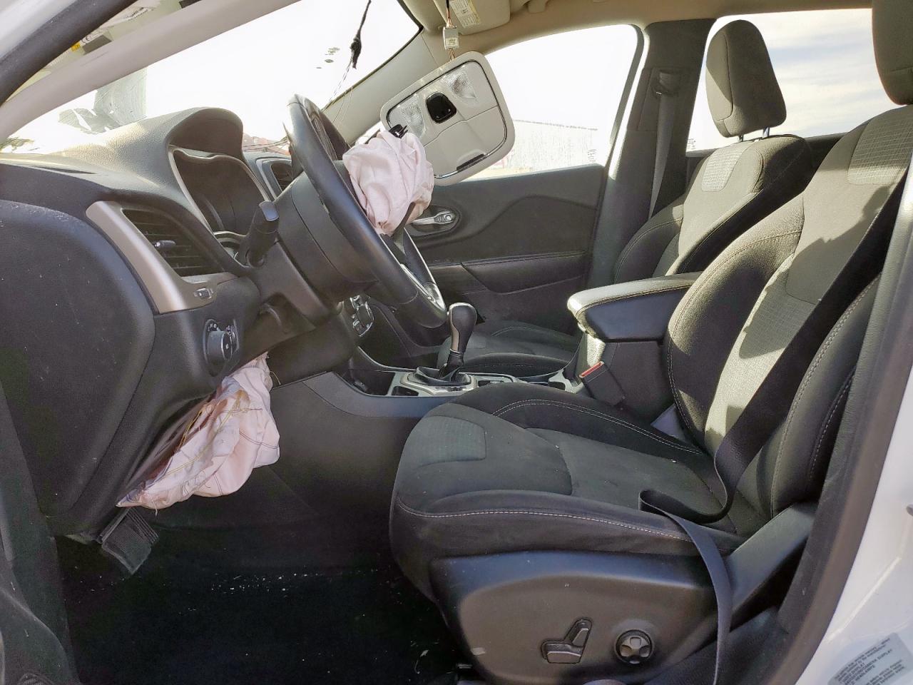 2016 Jeep Cherokee Latitude VIN: 1C4PJLCB8GW319955 Lot: 93243035