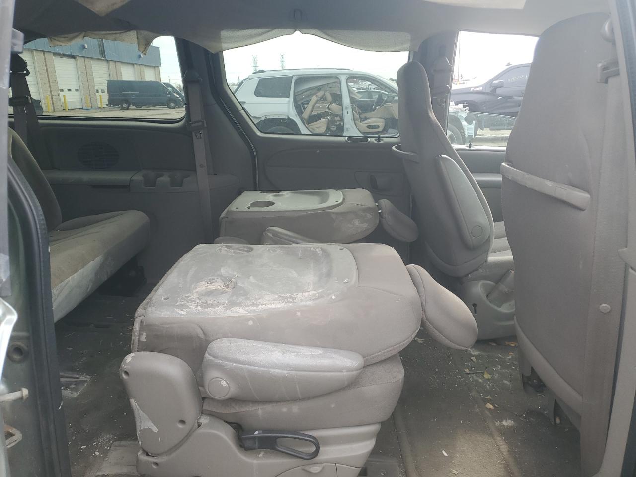 2003 Chrysler Town & Country VIN: 2C4GP24R13R269777 Lot: 92169155