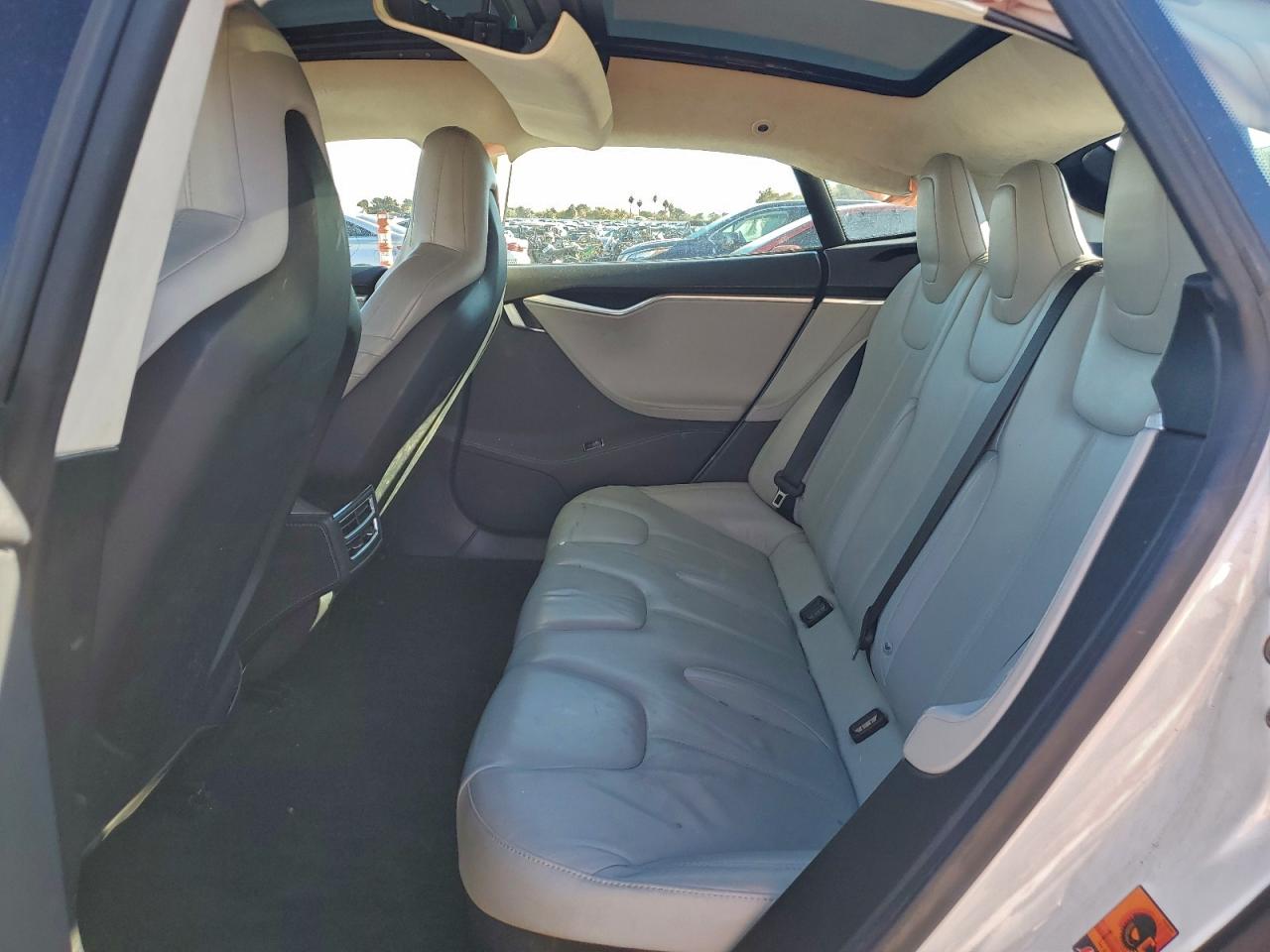 2015 Tesla Model S VIN: 5YJSA1E29FF107922 Lot: 93981975