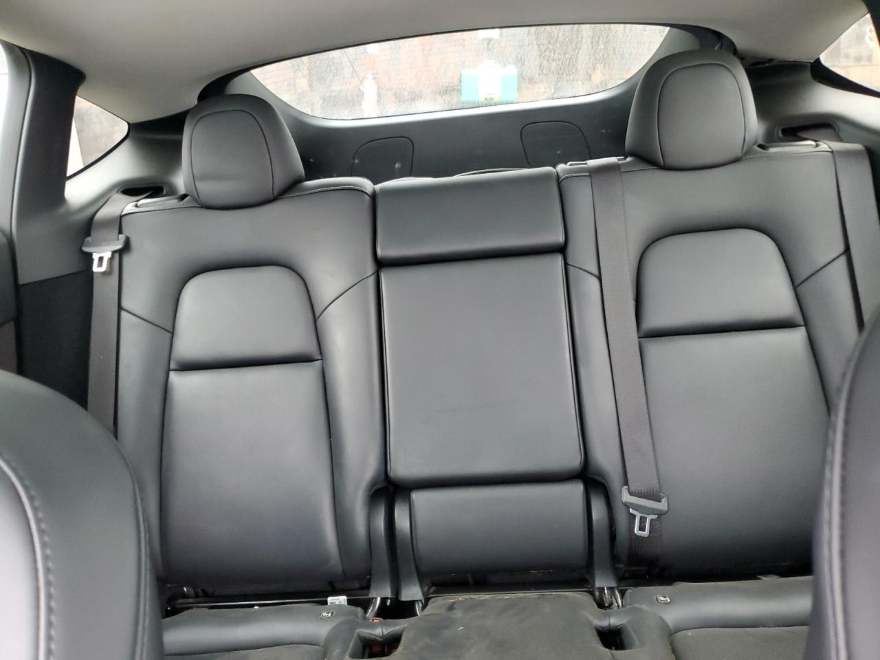 2024 Tesla Model Y VIN: 7SAYGDEE5RF072890 Lot: 90507535