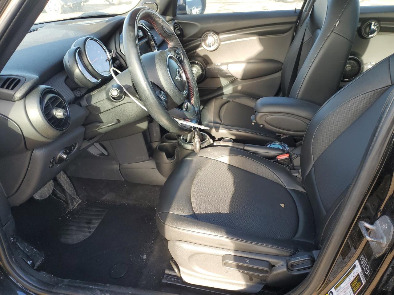 2015 Mini Cooper VIN: WMWXS5C50FT827028 Lot: 92996345