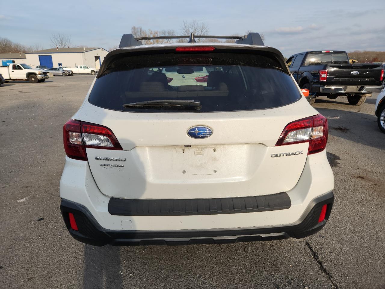 2018 Subaru Outback 2.5I Premium VIN: 4S4BSADC6J3223006 Lot: 93633045