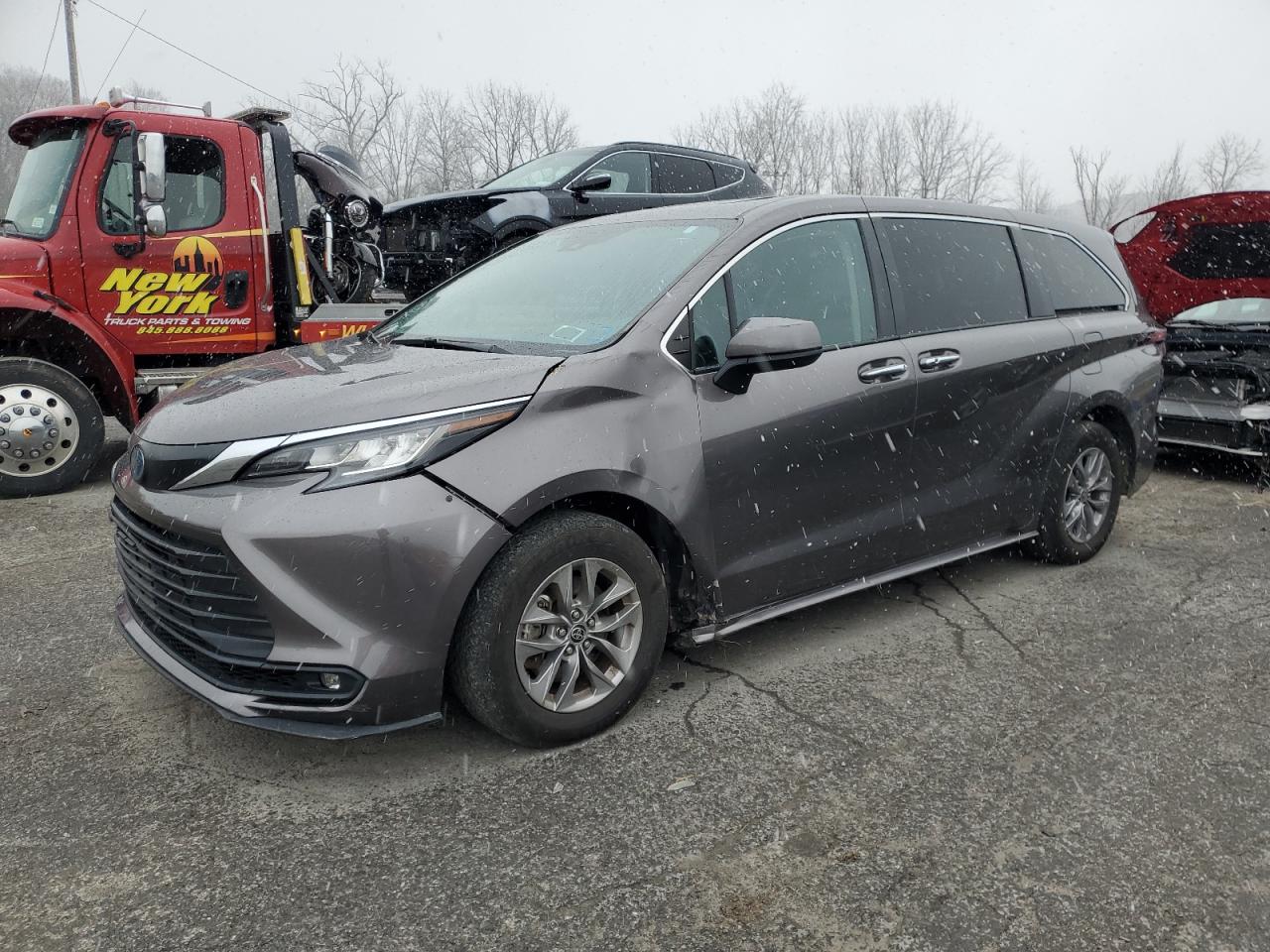 2022 Toyota Sienna Xle