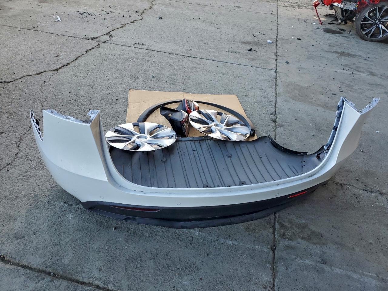 2022 Tesla Model Y VIN: 7SAYGDEEXNF488427 Lot: 93962175