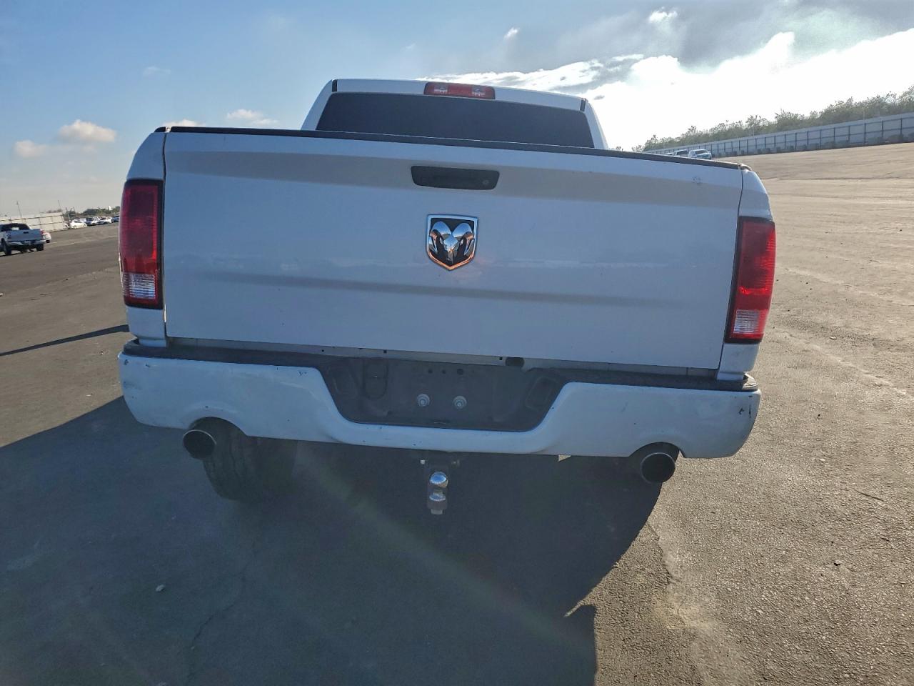 2018 Ram 1500 St VIN: 3C6RR6KT2JG137582 Lot: 94038915