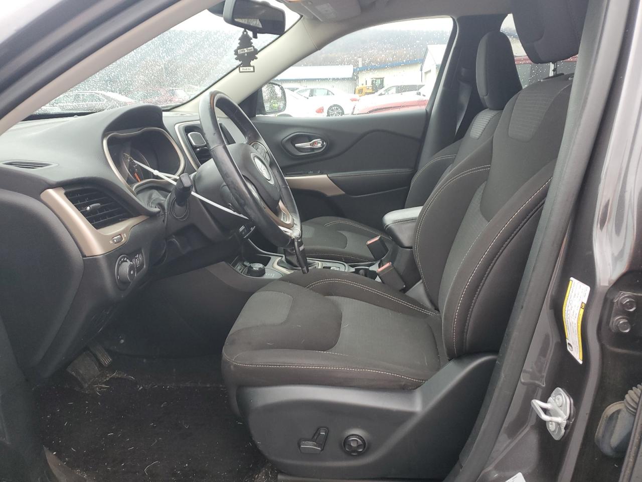 2017 Jeep Cherokee Latitude VIN: 1C4PJMCS6HW577074 Lot: 93337245