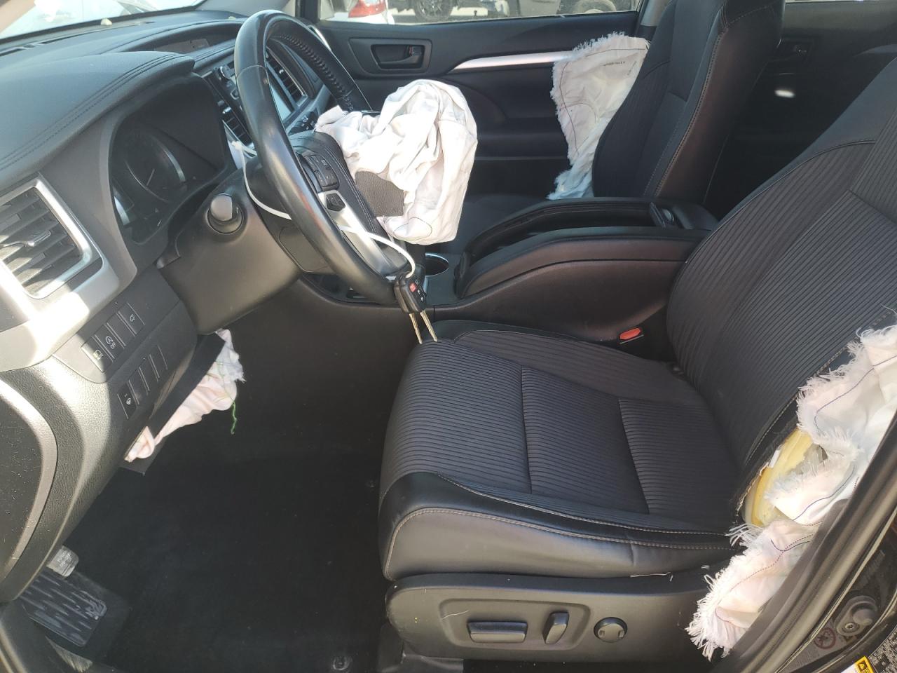 2019 Toyota Highlander Le VIN: 5TDBZRFH4KS941158 Lot: 93205425