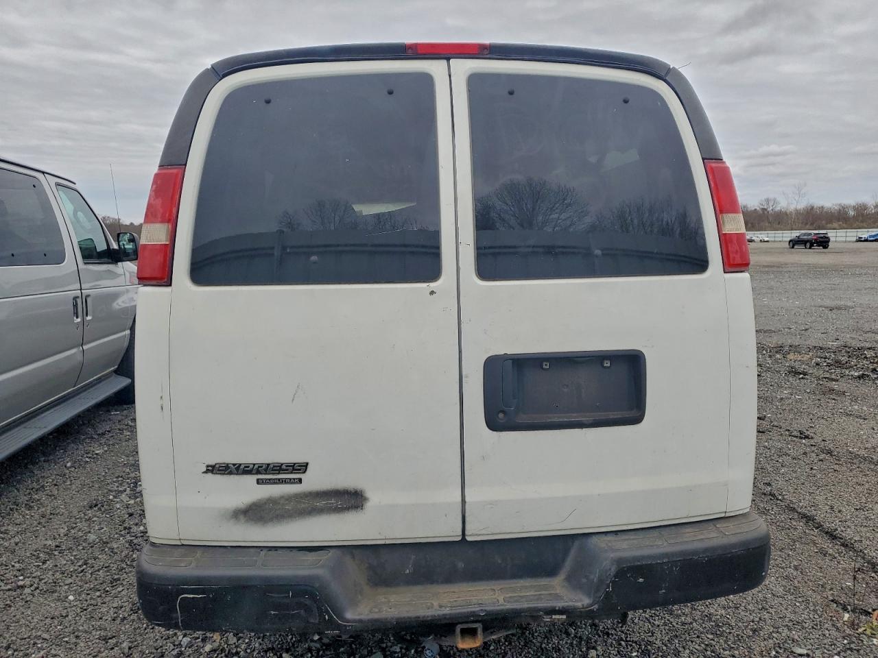 2016 Chevrolet Express G3500 Ls VIN: 1GAZGNFG7G1177887 Lot: 94133025