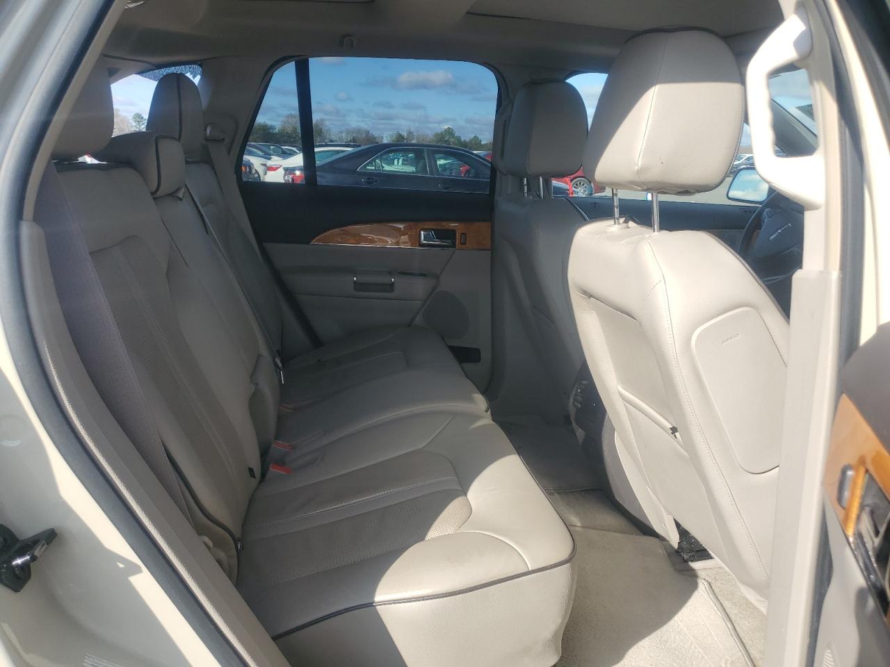 2015 Lincoln Mkx VIN: 2LMDJ8JK8FBL28058 Lot: 92710915