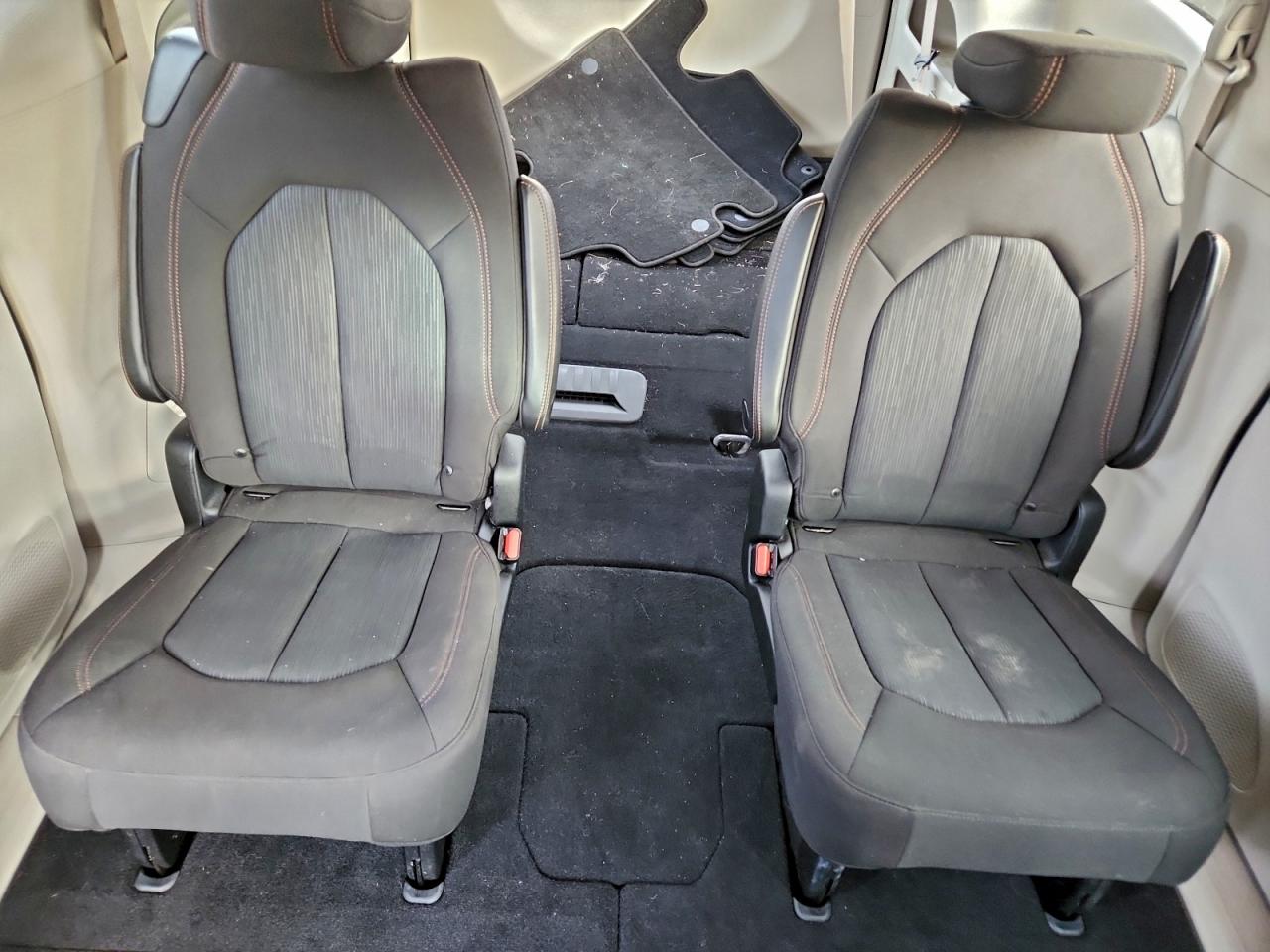 2020 Chrysler Pacifica Touring VIN: 2C4RC1FG5LR237568 Lot: 93916795