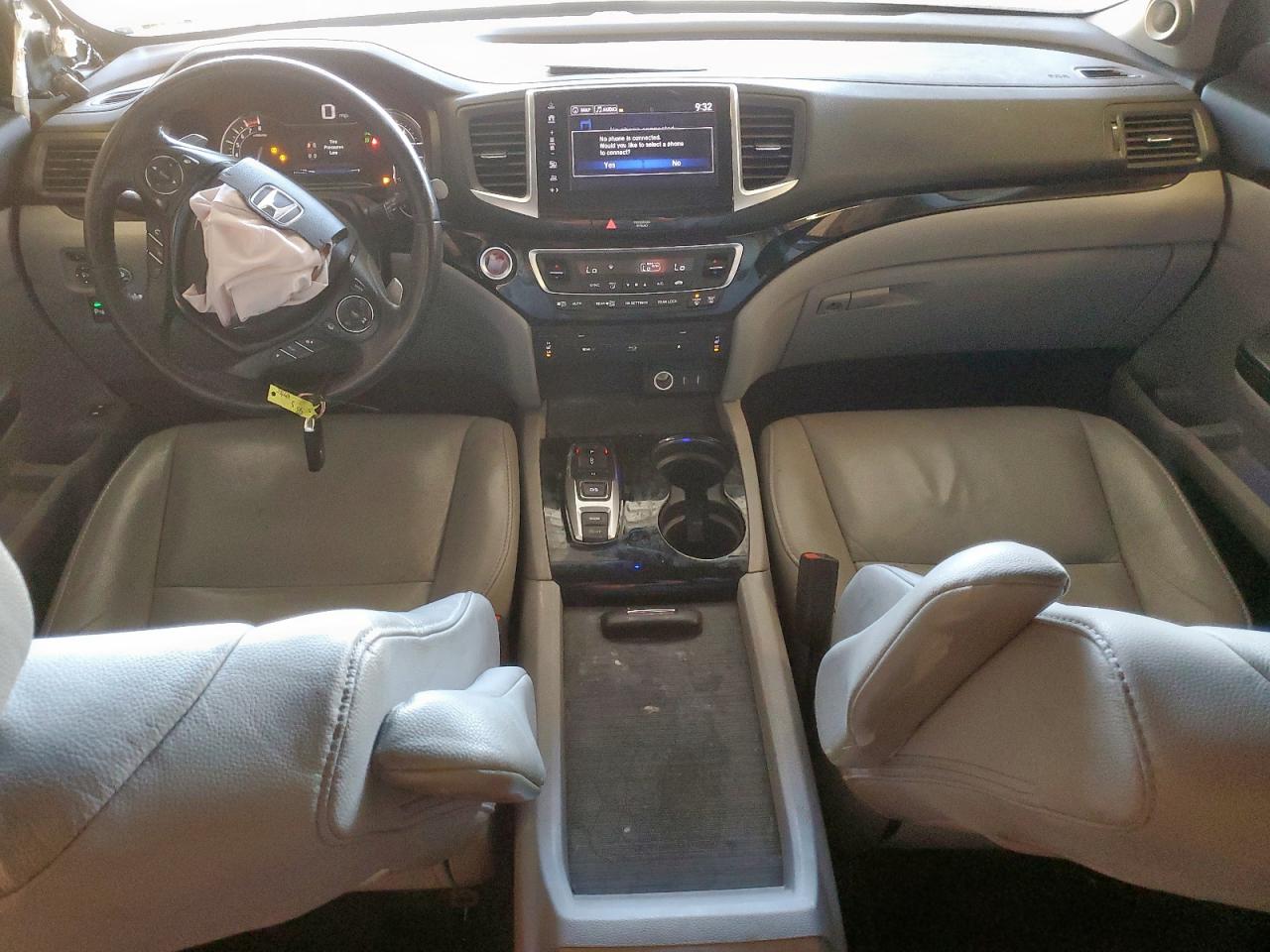 2018 Honda Pilot Touring VIN: 5FNYF5H93JB006055 Lot: 92451695