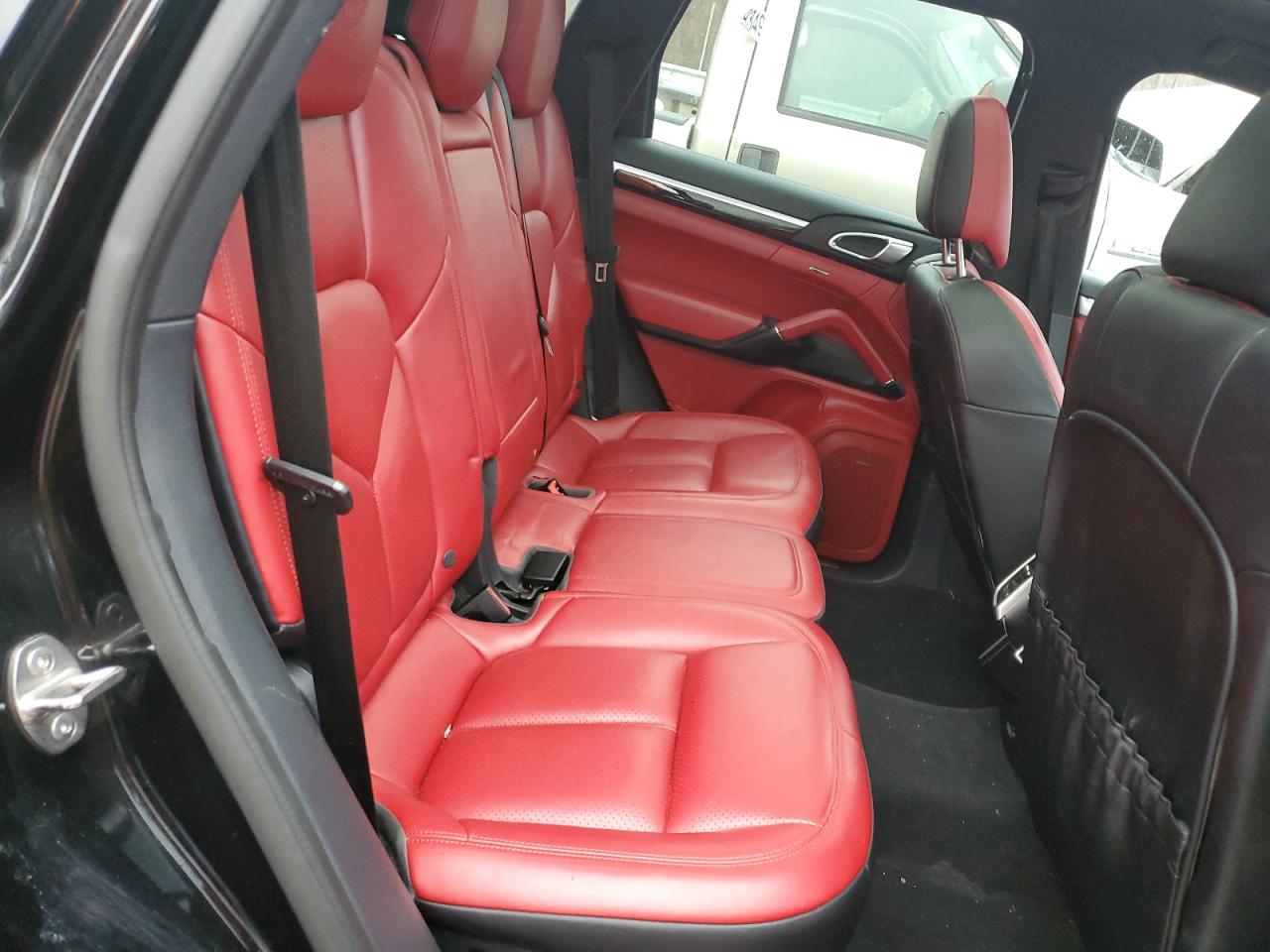 2018 Porsche Cayenne VIN: WP1AA2A23JKA00074 Lot: 92851055