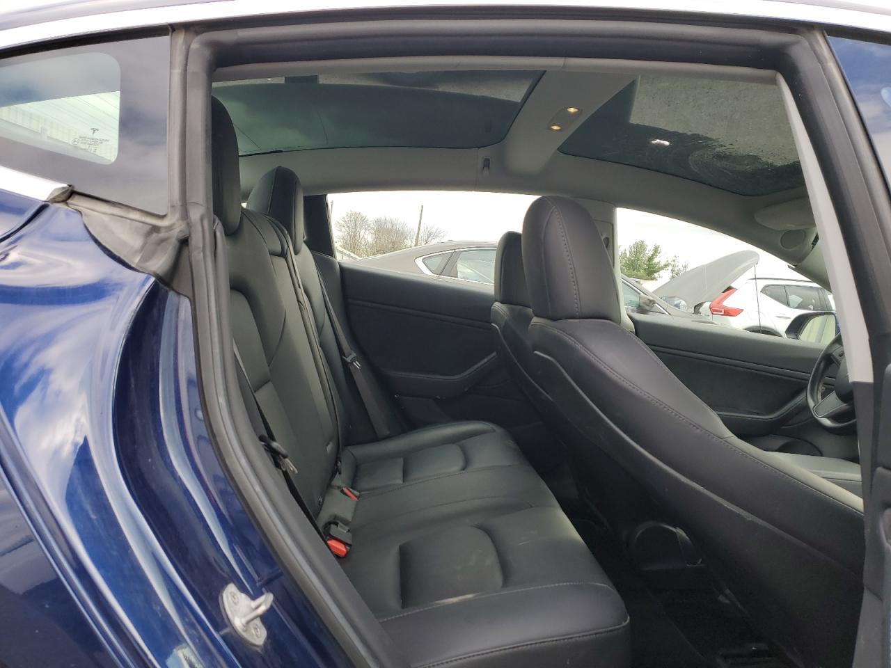 2018 Tesla Model 3 VIN: 5YJ3E1EB0JF063987 Lot: 92831625