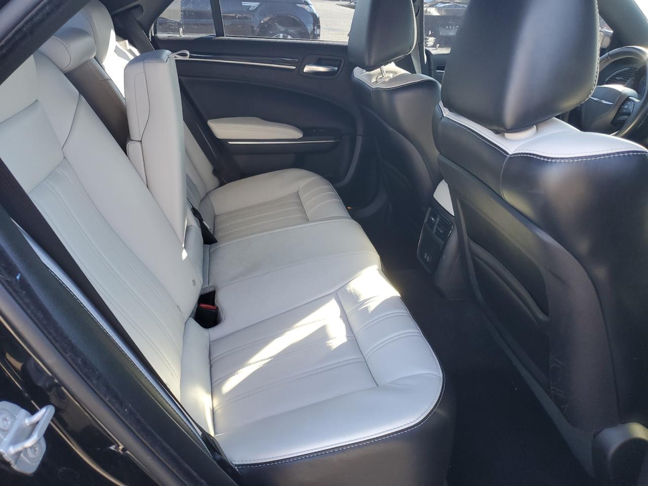 2018 Chrysler 300 S VIN: 2C3CCAGG5JH226615 Lot: 91297105