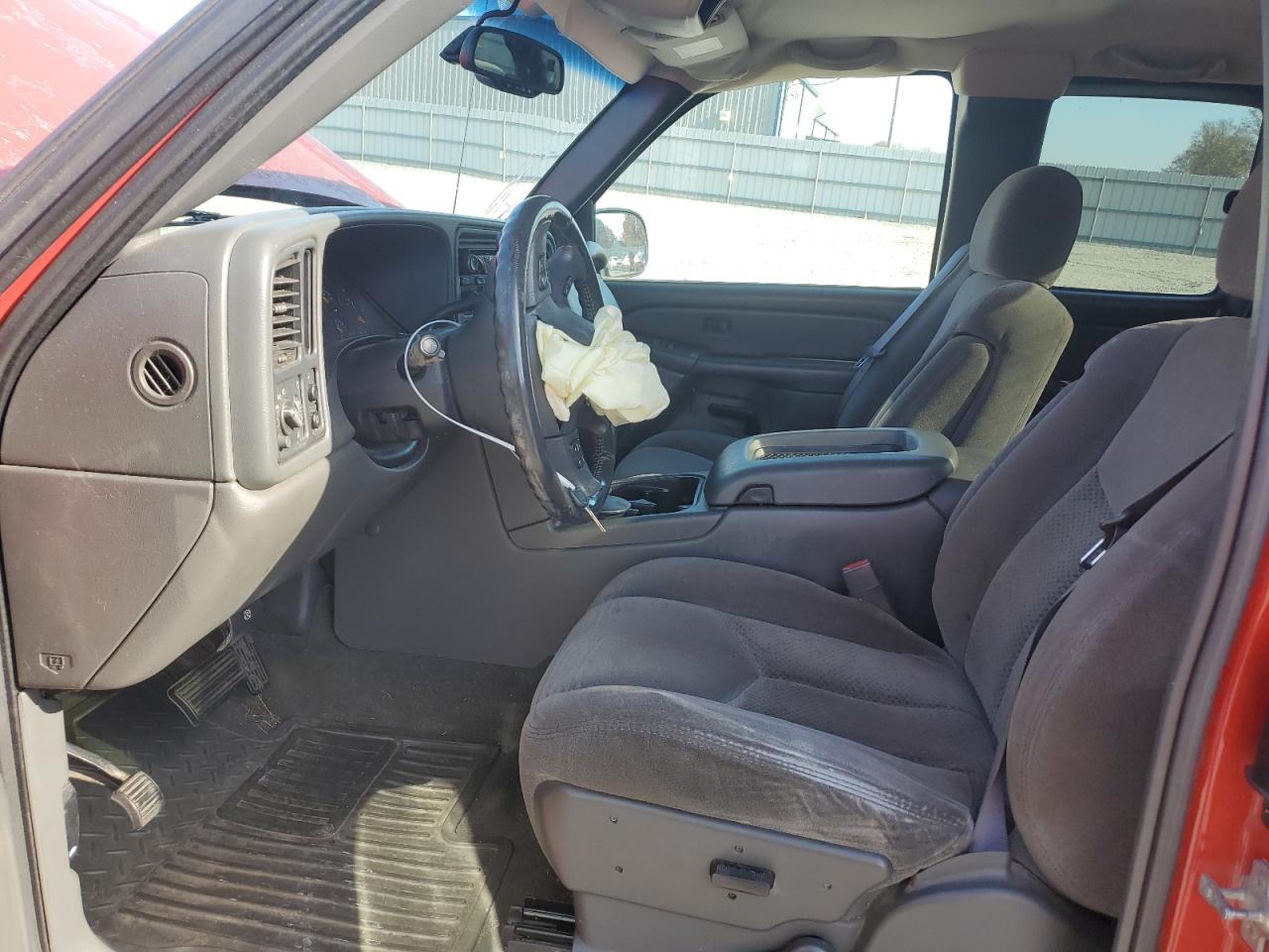 2005 Chevrolet Silverado C1500 VIN: 2GCEC19T551136572 Lot: 93770045