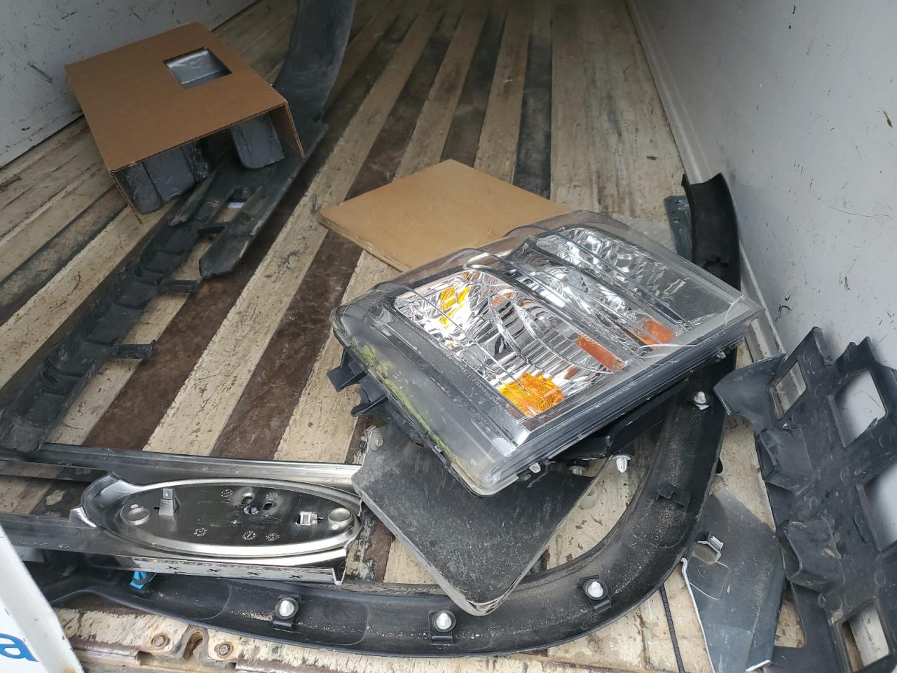 2019 Ford Econoline E350 Super Duty Cutaway Van VIN: 1FDWE3F65KDC36756 Lot: 92367955