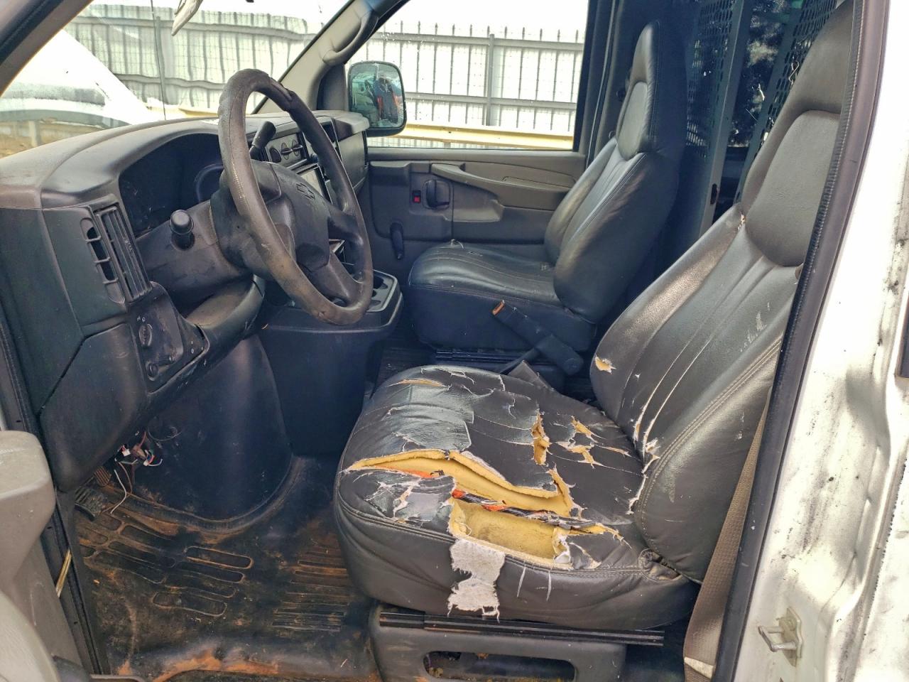 2005 Chevrolet Express G2500 VIN: 1GCGG25U251139811 Lot: 92727855