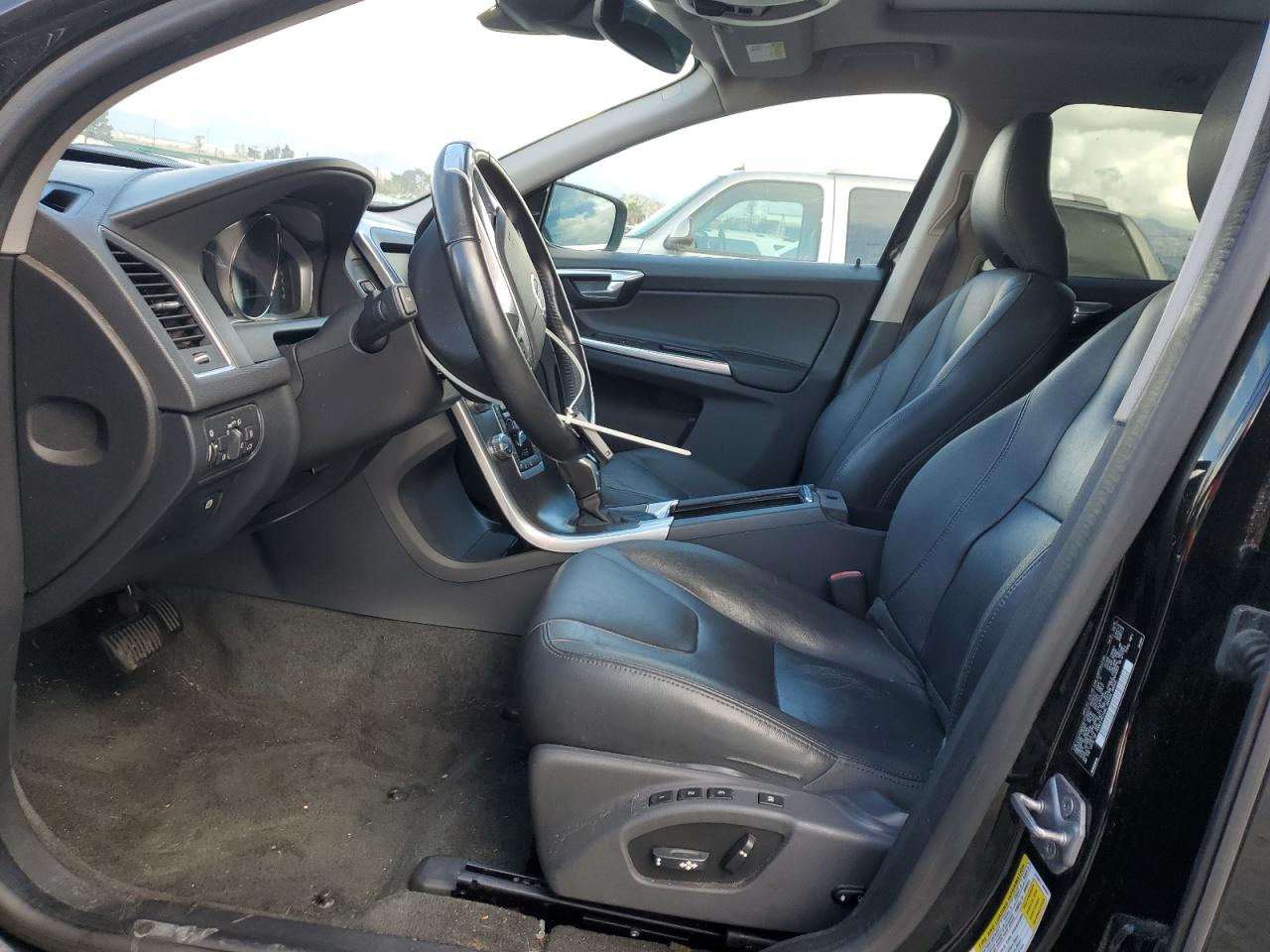 2015 Volvo Xc60 T5 Premier VIN: YV440MDK8F2738322 Lot: 92458705