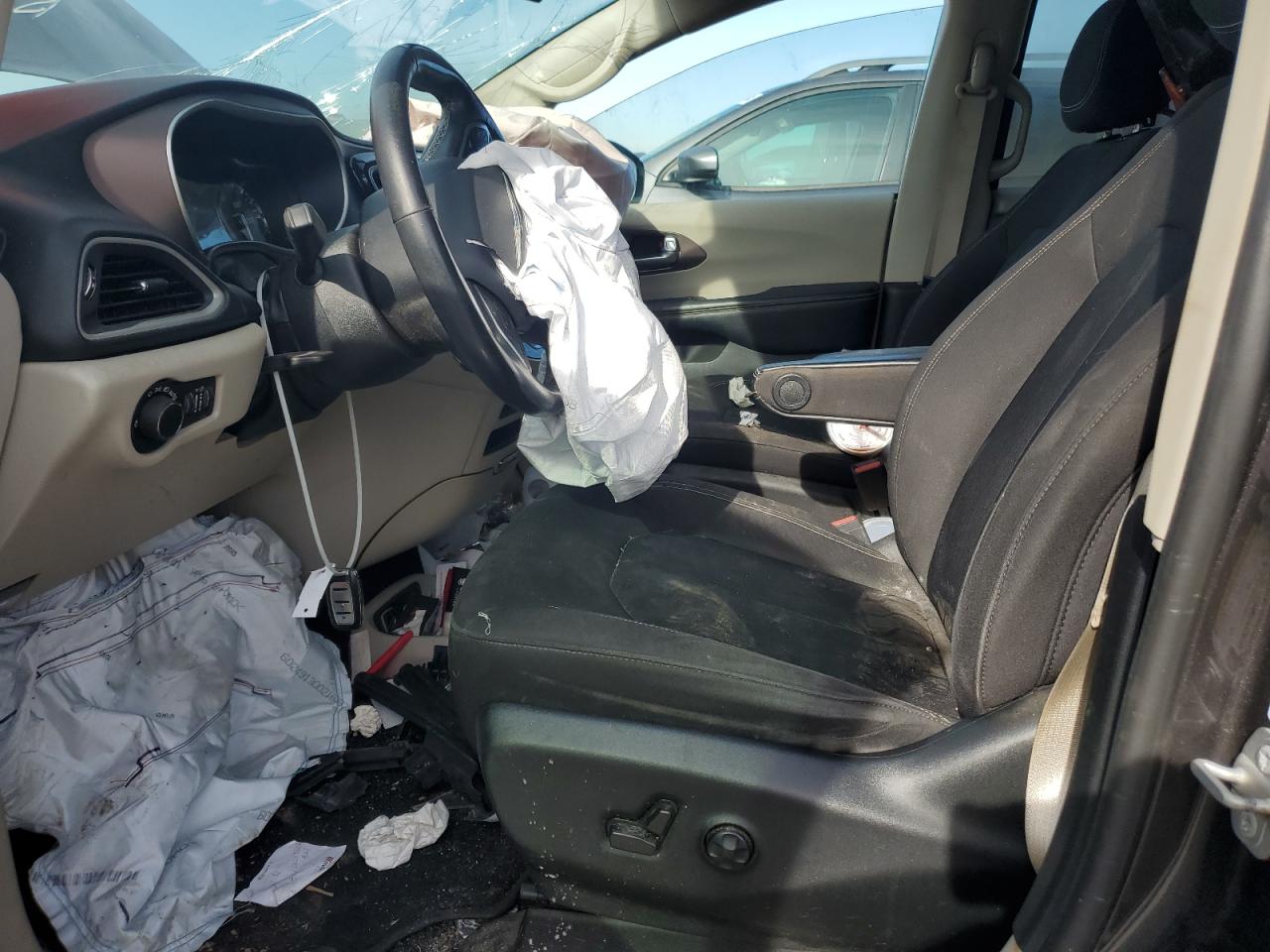 2020 Chrysler Voyager Lx VIN: 2C4RC1CGXLR105426 Lot: 91000615