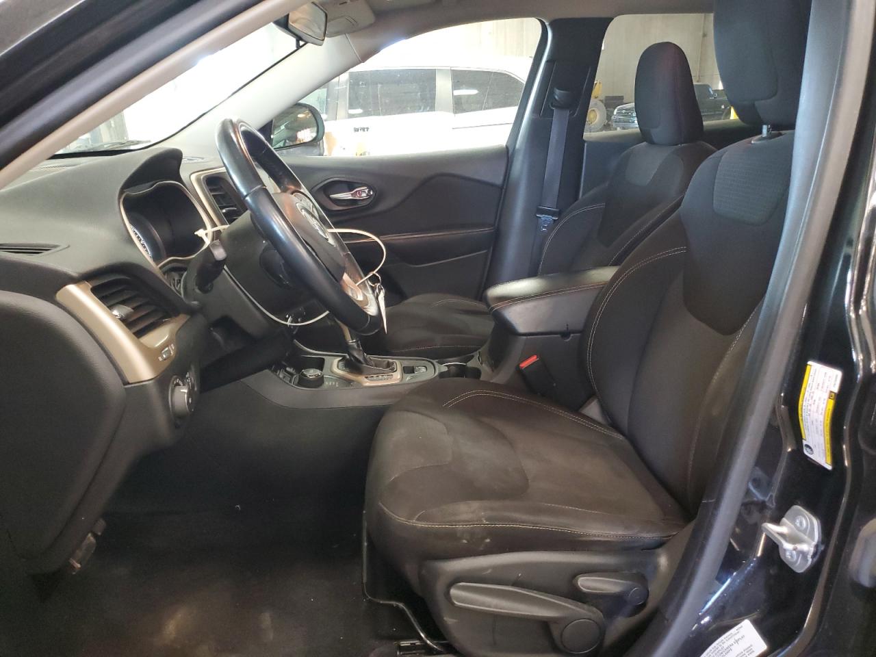 2015 Jeep Cherokee Latitude VIN: 1C4PJMCB0FW734692 Lot: 90143135