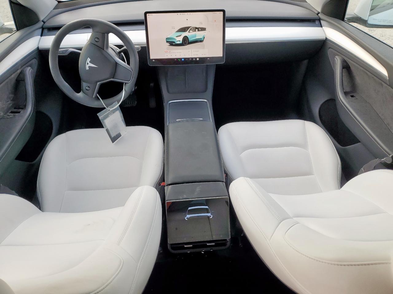 2024 Tesla Model Y VIN: 7SAYGDEEXRA257515 Lot: 93698655