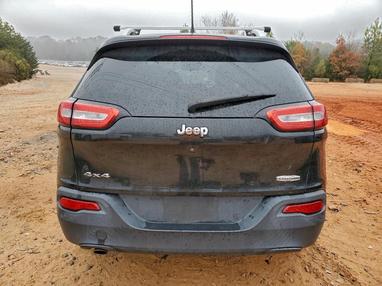 2015 Jeep Cherokee Latitude VIN: 1C4PJMCB8FW633447 Lot: 94026205