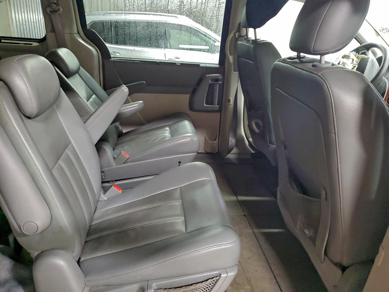 2009 Chrysler Town & Country Touring VIN: 2A8HR54X79R607392 Lot: 94718595