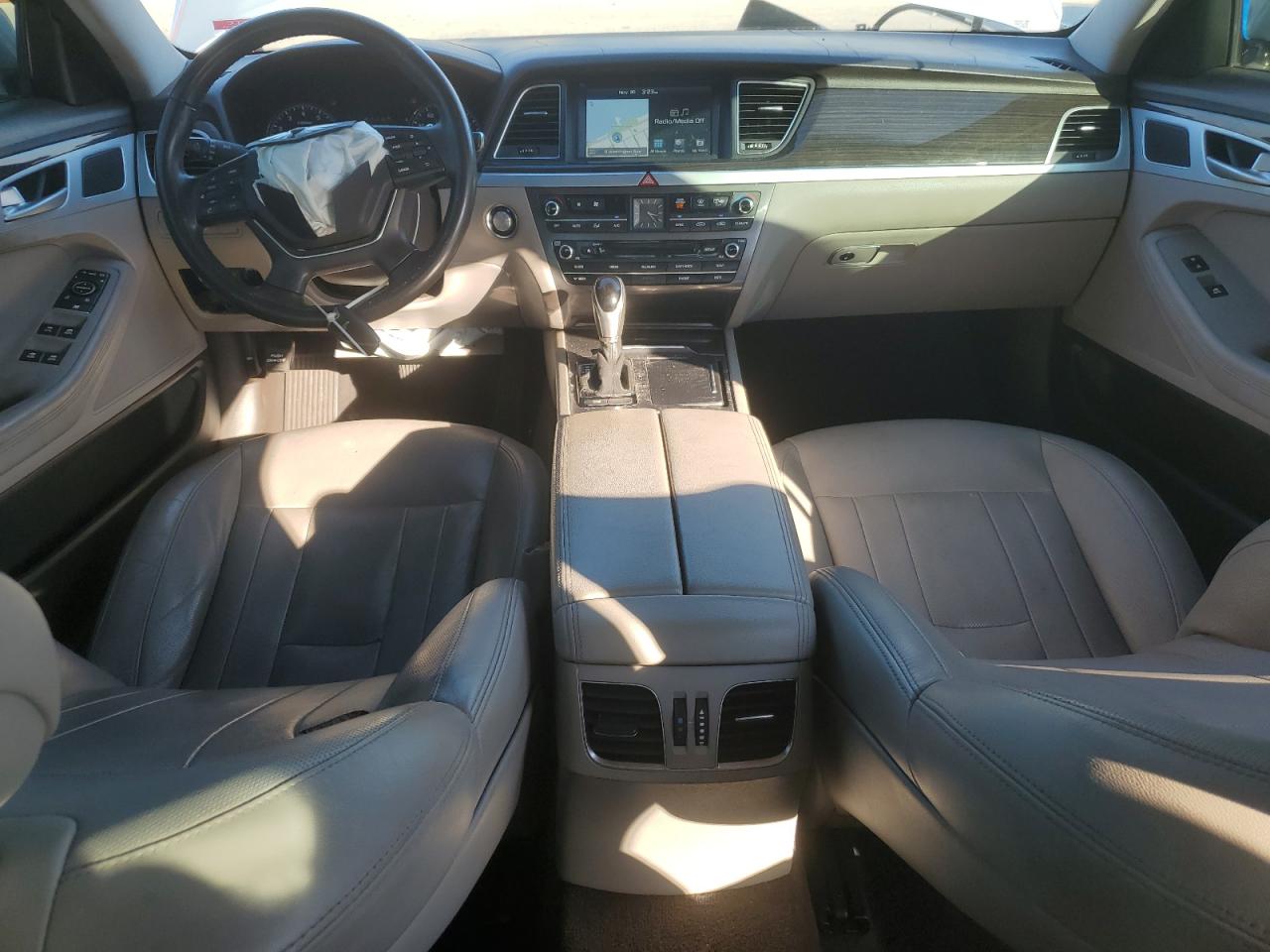2015 Hyundai Genesis 3.8L VIN: KMHGN4JE4FU050172 Lot: 93555515