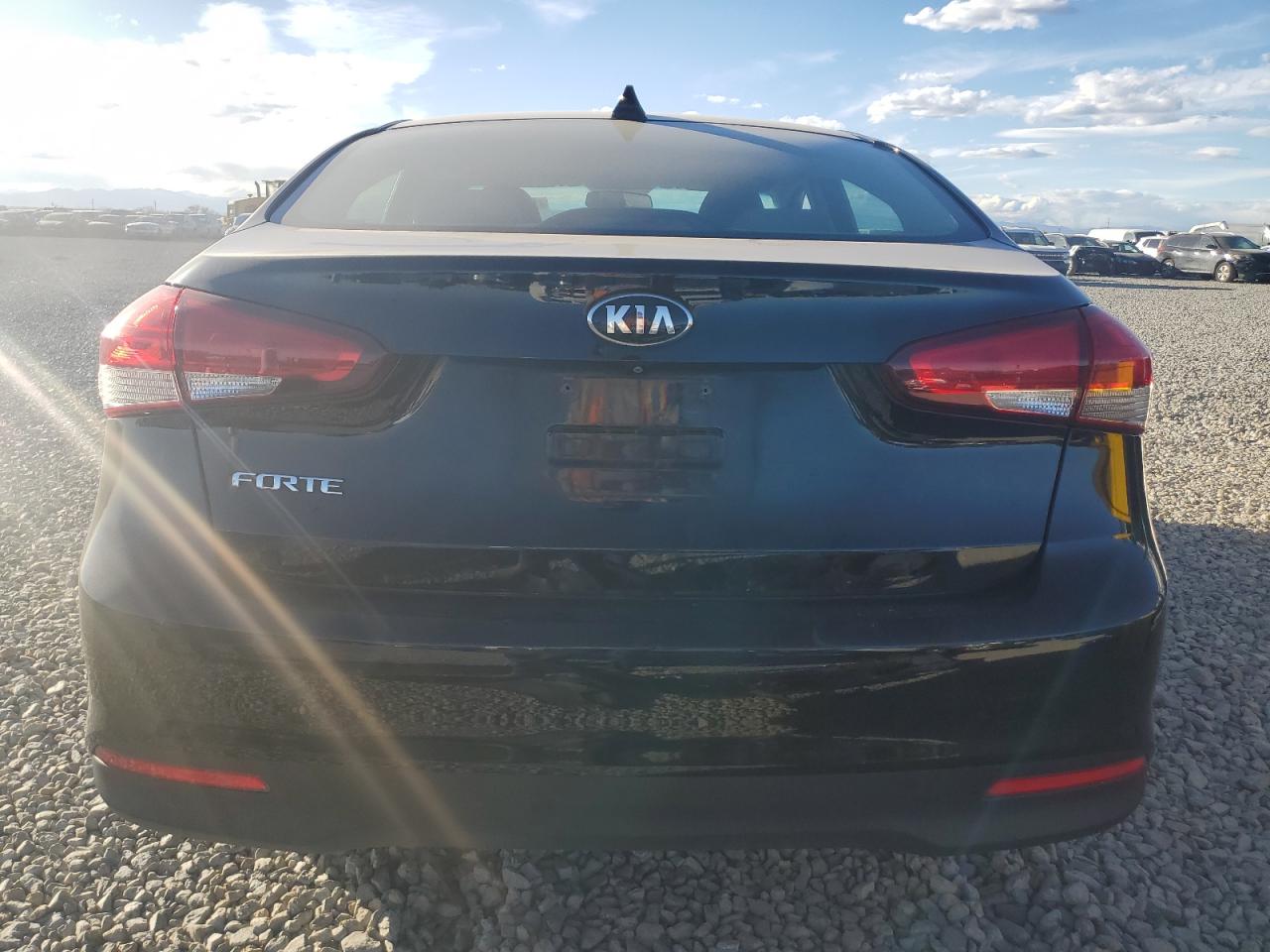 2018 Kia Forte Lx VIN: 3KPFL4A70JE164734 Lot: 93656215