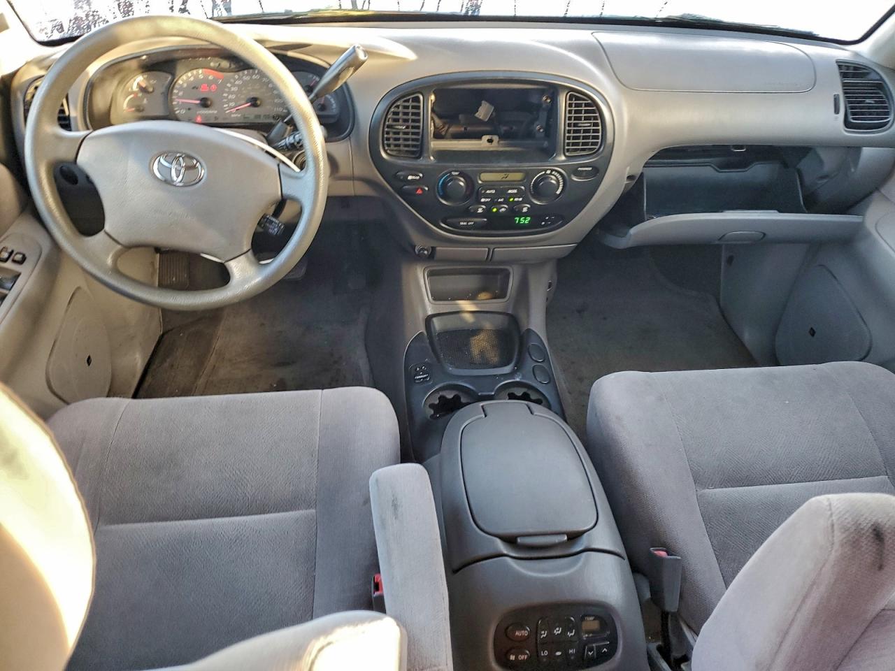 2004 Toyota Sequoia Sr5 VIN: 5TDZT34A34S207827 Lot: 94361485