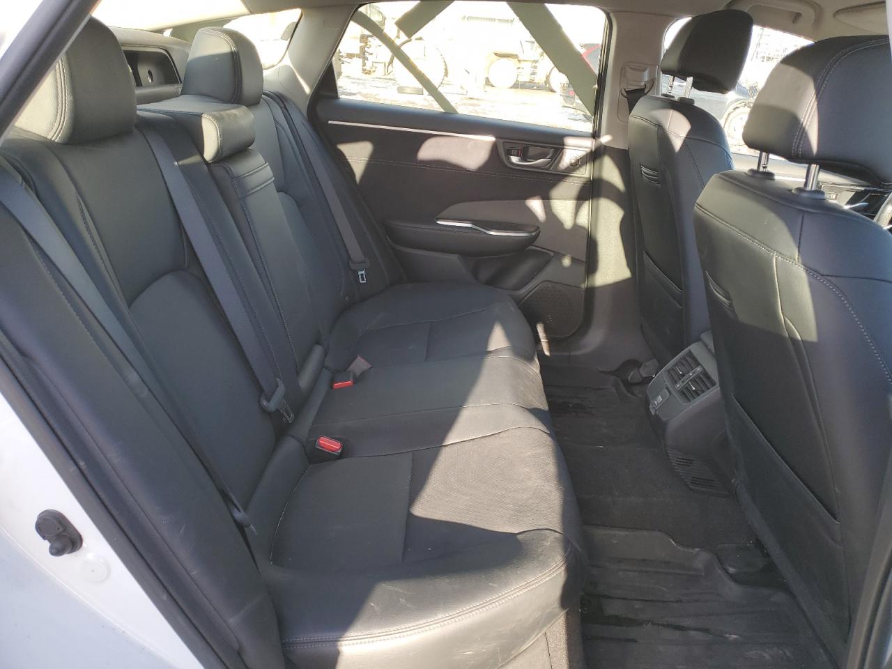 2018 Honda Clarity Touring VIN: JHMZC5F3XJC800669 Lot: 93121935