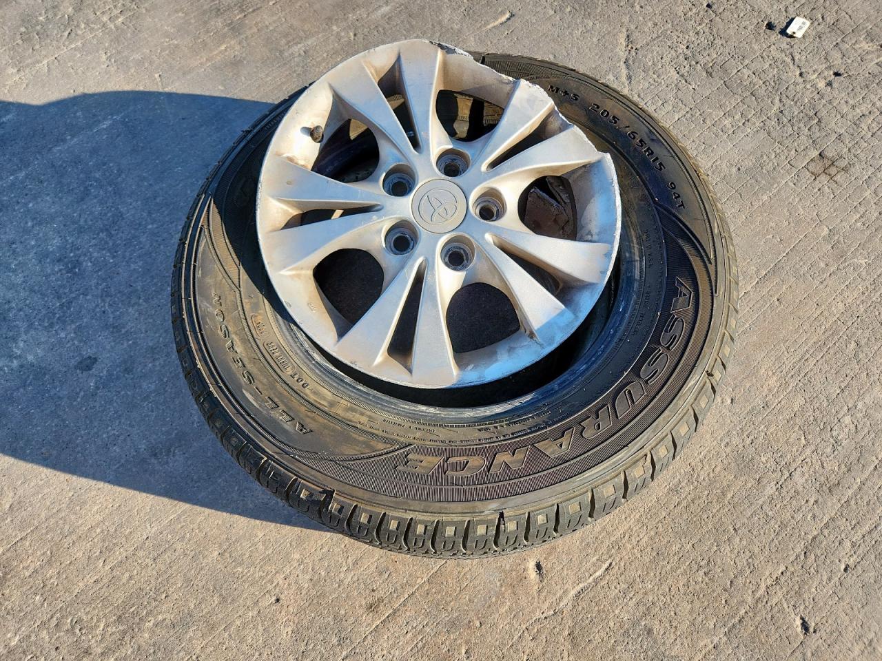 2004 Toyota Camry Le VIN: 4T1BF32K74U579277 Lot: 92947675