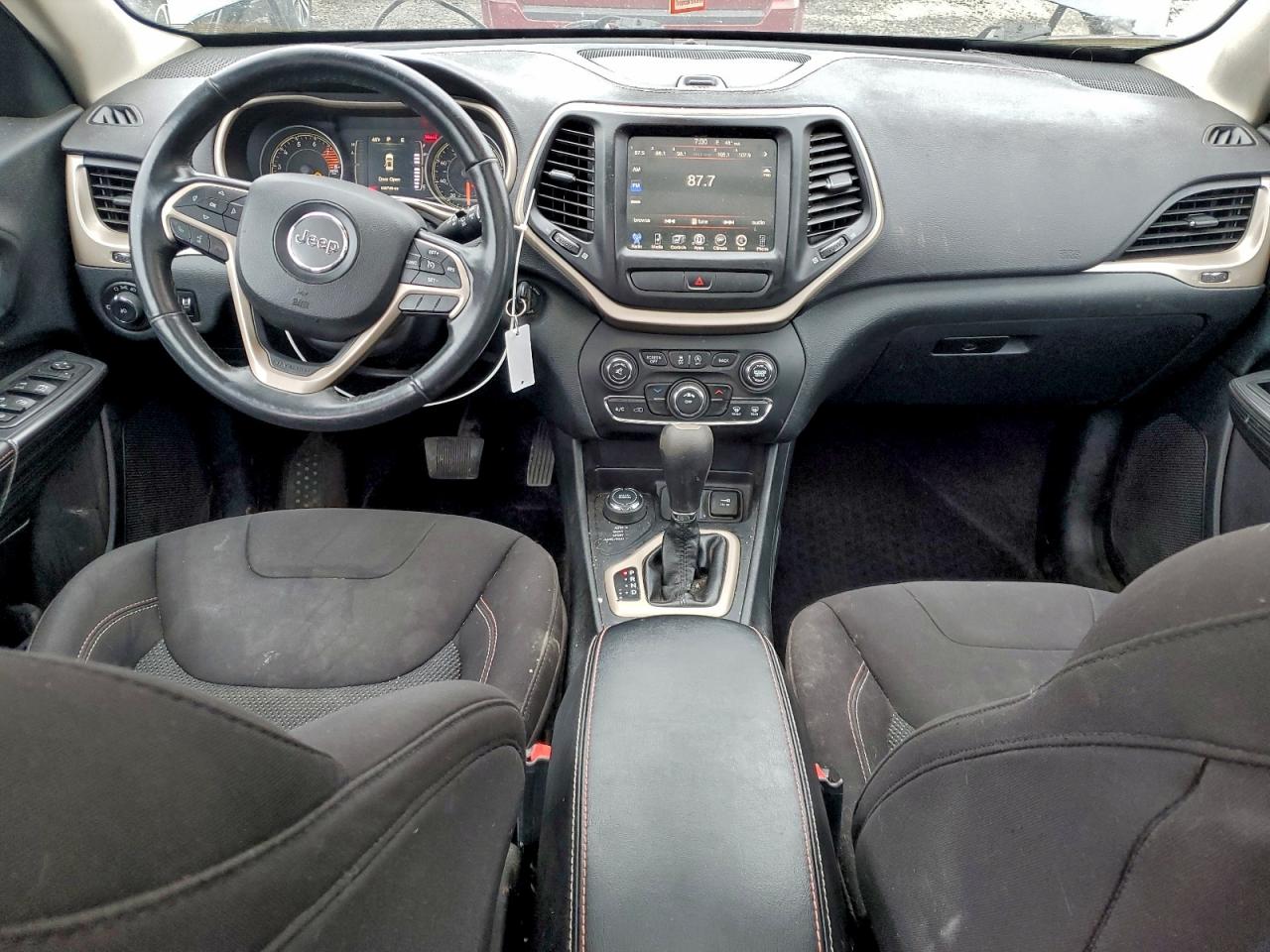 2016 Jeep Cherokee Latitude VIN: 1C4PJMCS0GW268618 Lot: 92758875