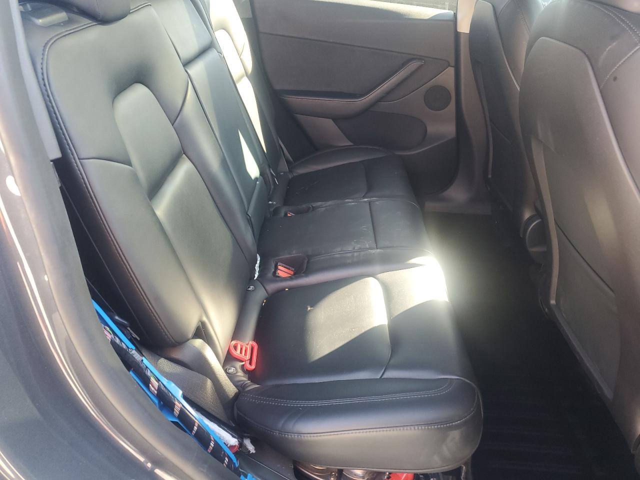 2022 Tesla Model Y VIN: 7SAYGDEE8NA005739 Lot: 92323935