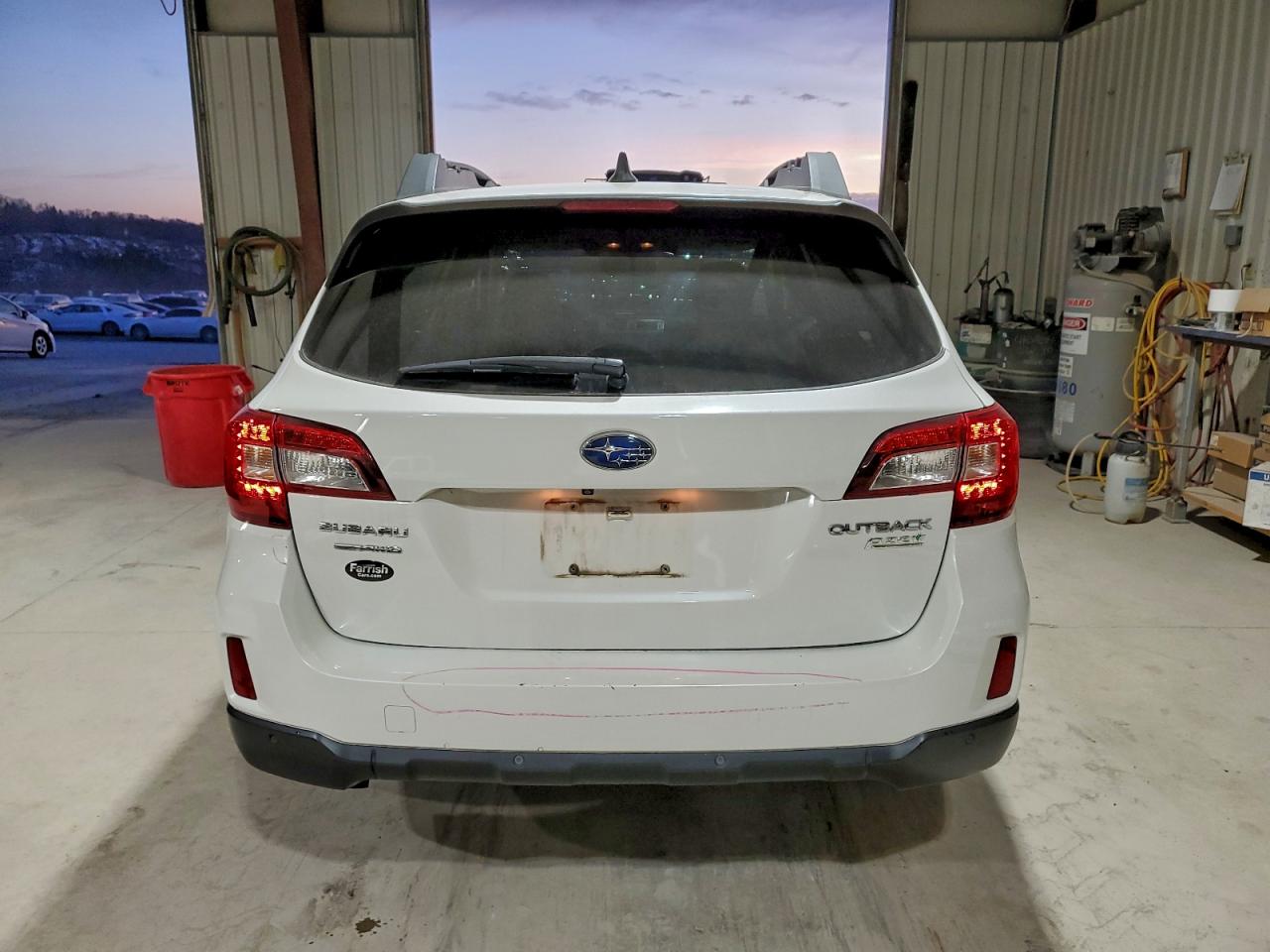 2017 Subaru Outback 2.5I Limited VIN: 4S4BSANC2H3373607 Lot: 92996285