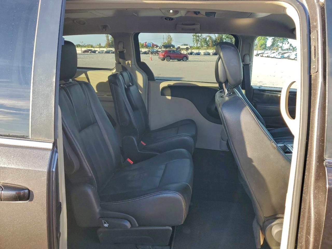 2015 Chrysler Town & Country Touring VIN: 2C4RC1BG2FR545422 Lot: 94517855